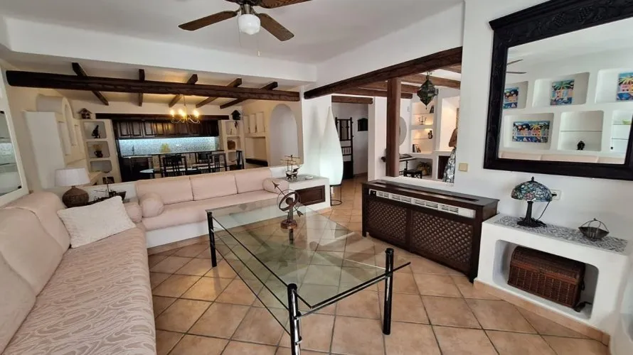 Apartamento de 2 dormitorios en Torrevieja, España No. 763 № 7