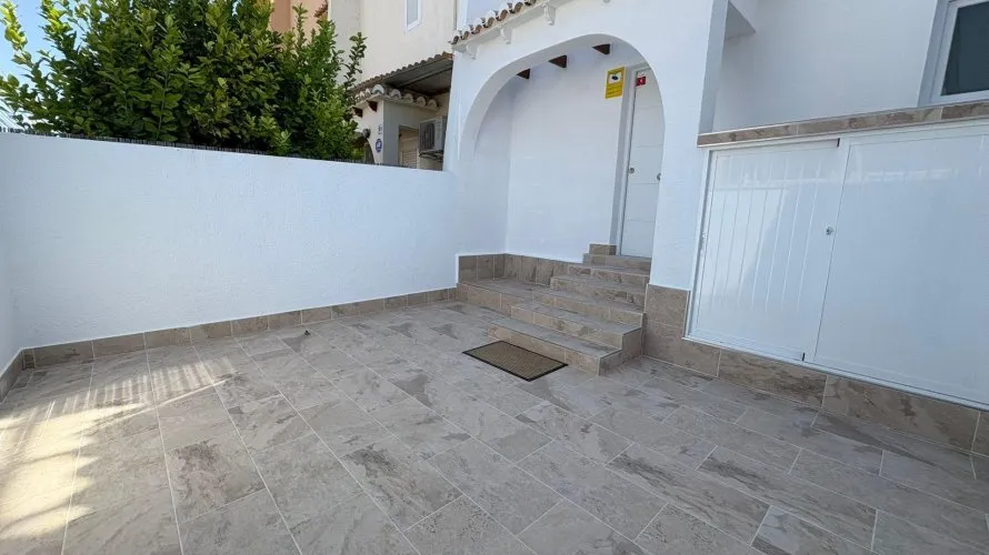 House de 3 chambres à Torrevieja, Espagne No. 158 № 17