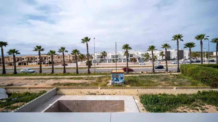 Villa de 3 chambres à Torrevieja, Espagne No. 119 № 10