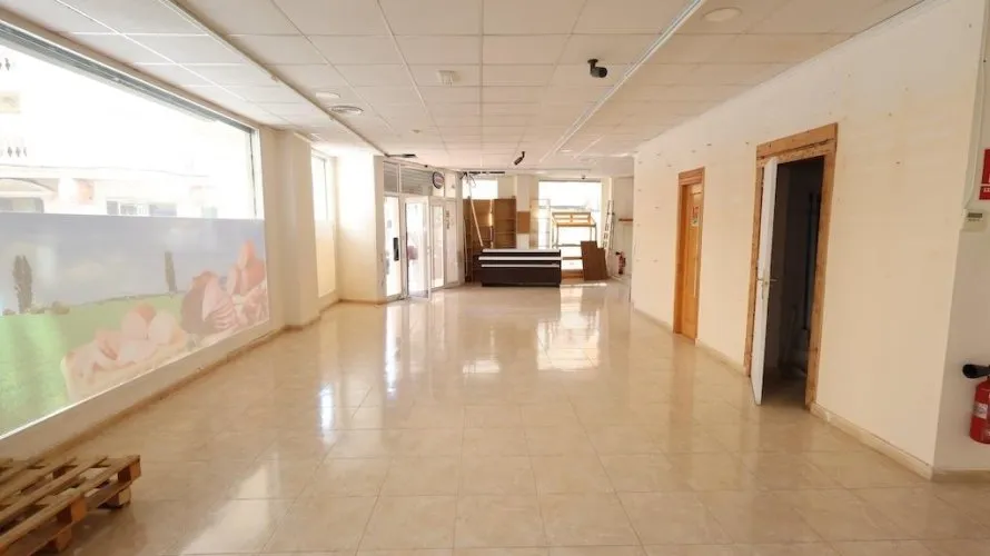 Commercial property de 452m² à Torrevieja, Spain No. 155 № 3