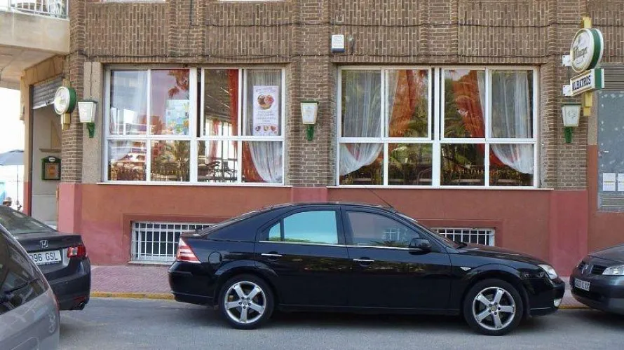 Commercial property de 400m² à Torrevieja, Spain No. 131 № 1