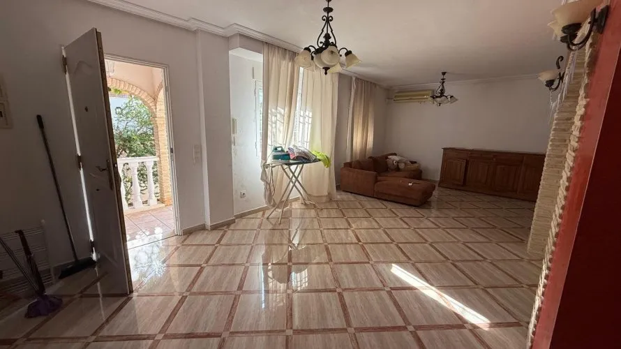 House de 3 chambres à Torrevieja, Espagne No. 213 № 24
