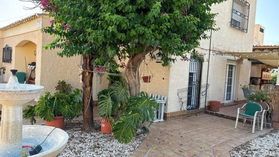 Villa de 4 chambres à Torrevieja, Spain No. 148 № 1
