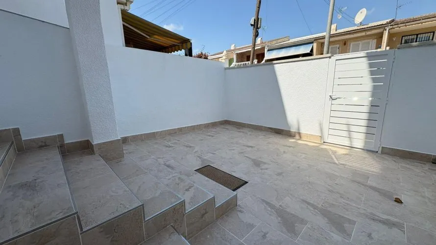 House de 3 chambres à Torrevieja, Espagne No. 158 № 16