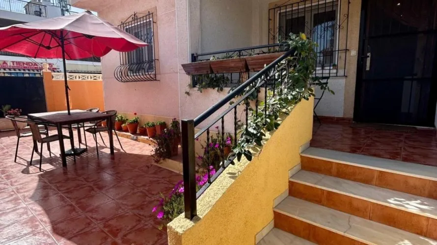 Bungalow de 2 chambres à Torrevieja, Espagne No. 252 № 21