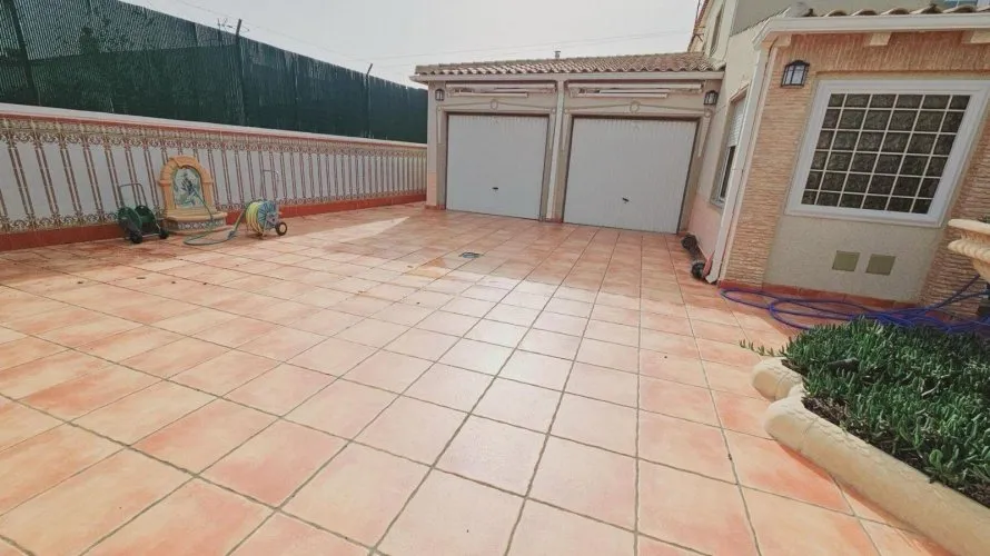 Villa de 5 chambres à Torrevieja, Espagne No. 146 № 4