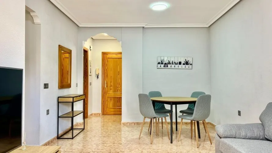 Apartment de 2 chambres à Torrevieja, Espagne No. 253 № 7