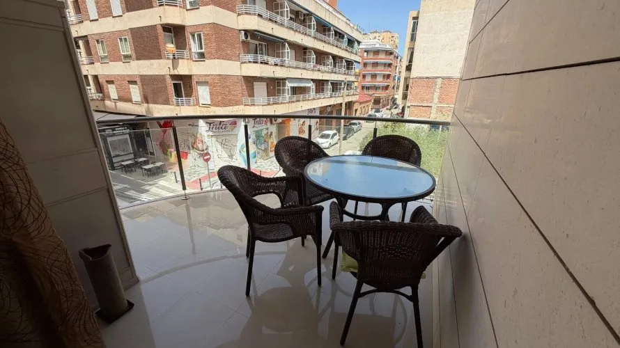 Apartment de 1 chambre à Torrevieja, Espagne No. 237 № 1