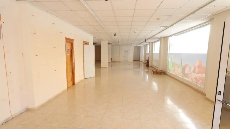 Commercial property de 452m² à Torrevieja, Spain No. 155 № 1
