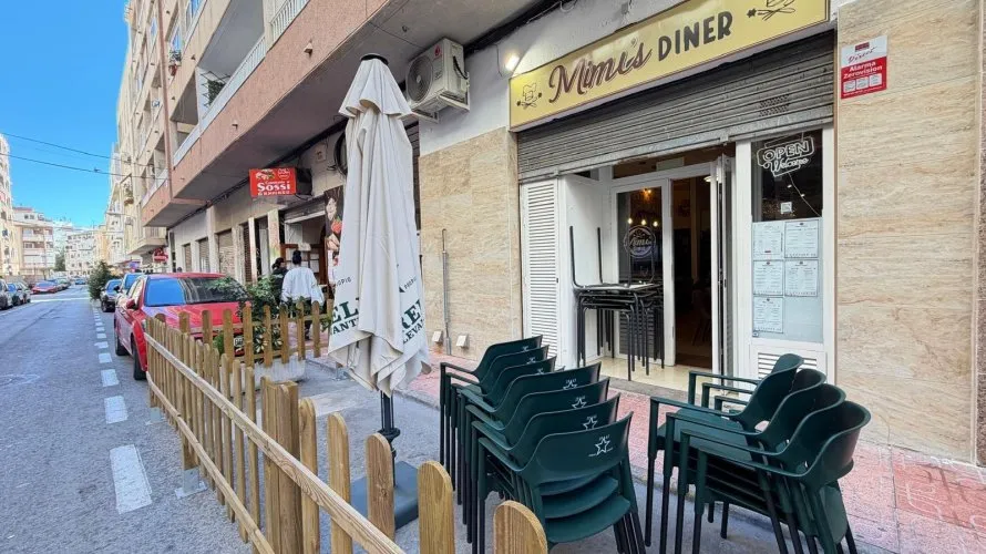 Commercial property de 57m² à Torrevieja, Espagne No. 209 № 1