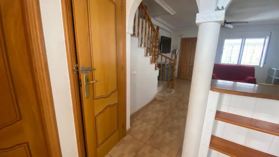 House de 3 chambres à Torrevieja, Espagne No. 242 № 18