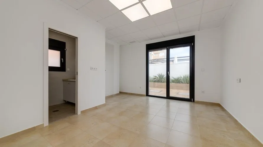 Villa de 210m² à Torrevieja, Espagne No. 147 № 22