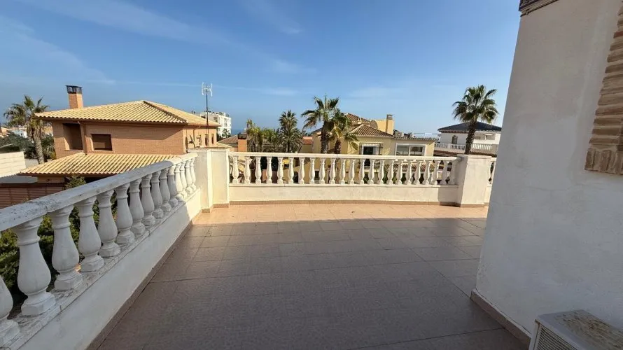 House de 3 chambres à Torrevieja, Espagne No. 213 № 17