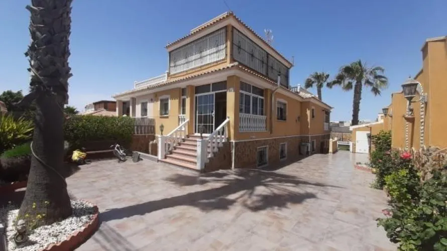 Apartment de 283m² à Torrevieja, Spain No. 138 № 21