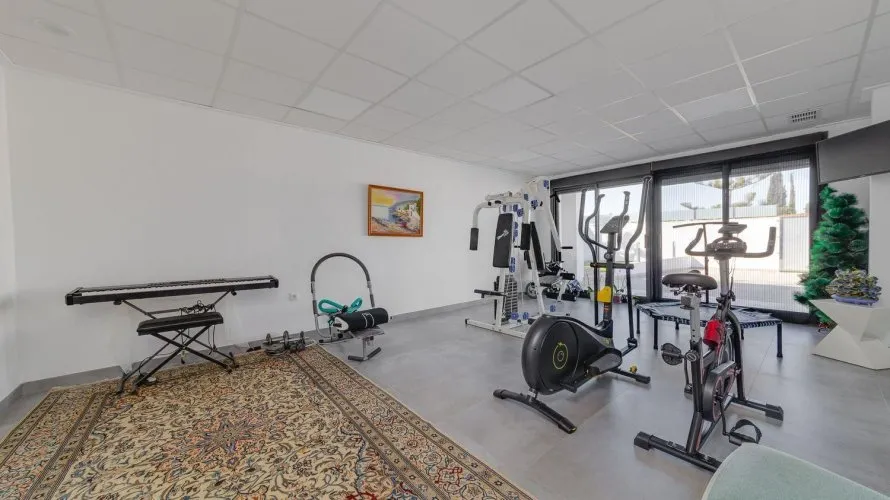 Villa de 461m² à Torrevieja, Espagne No. 179 № 2