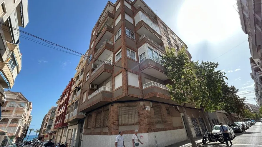 Apartment de 3 chambres à Torrevieja, Espagne No. 233 № 24