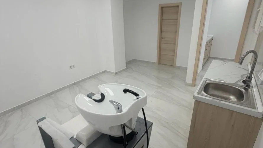 Commercial property de 87.85m² à Torrevieja, Espagne No. 325 № 10