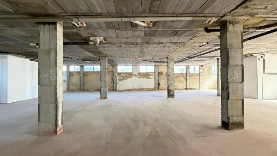 Commercial property de 2800m² à Torrevieja, Espagne No. 313 № 1