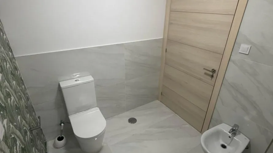 Commercial property de 87.85m² à Torrevieja, Espagne No. 325 № 15