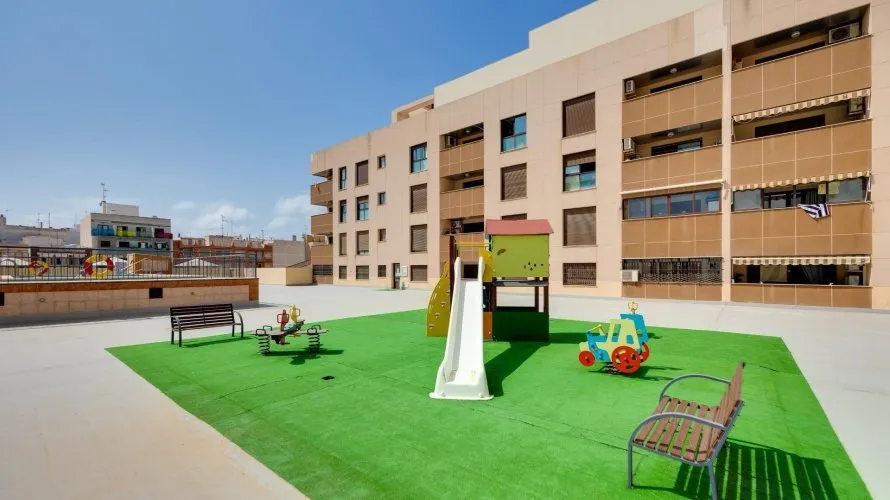 Apartment de 2 chambres à Torrevieja, Espagne No. 312 № 1