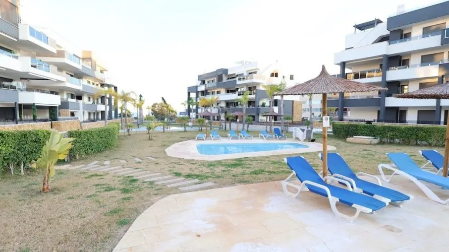 Apartment de 2 chambres à Torrevieja, Espagne No. 292 № 1