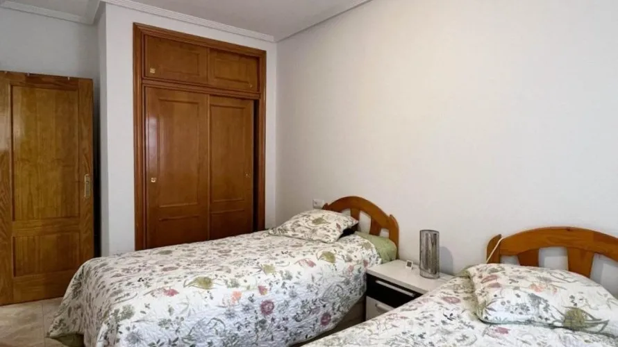 Apartment de 1 chambre à Torrevieja, Espagne No. 523 № 1