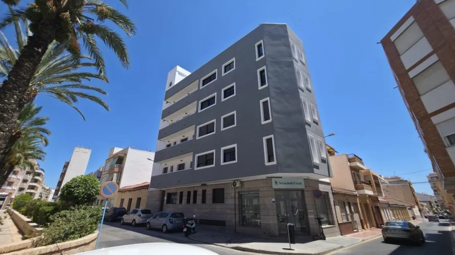 Apartment de 3 chambres à Torrevieja, Espagne No. 369 № 2