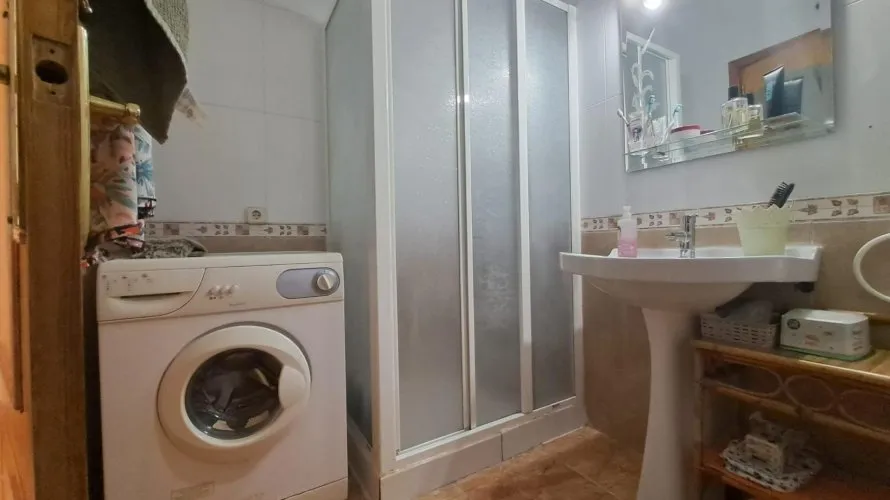 Bungalow de 2 chambres à Torrevieja, Espagne No. 405 № 1