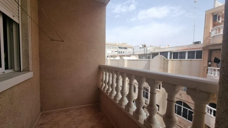 Apartment de 2 chambres à Torrevieja, Espagne No. 389 № 3