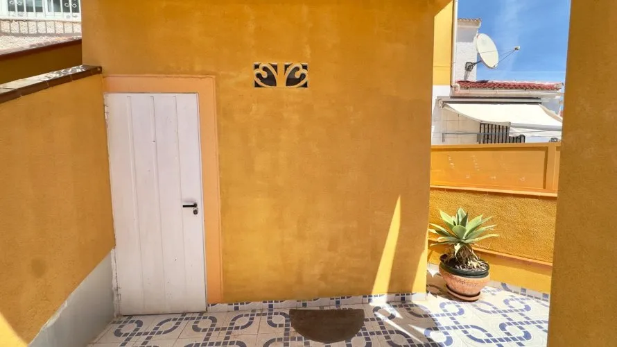 Bungalow de 1 chambre à Torrevieja, Espagne No. 503 № 2