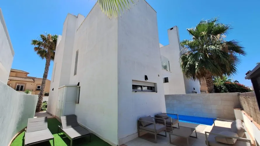 Apartment de 3 chambres à Torrevieja, Espagne No. 332 № 27