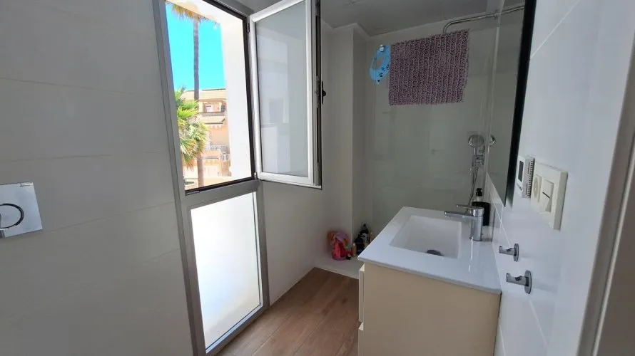 Apartment de 3 chambres à Torrevieja, Espagne No. 332 № 13