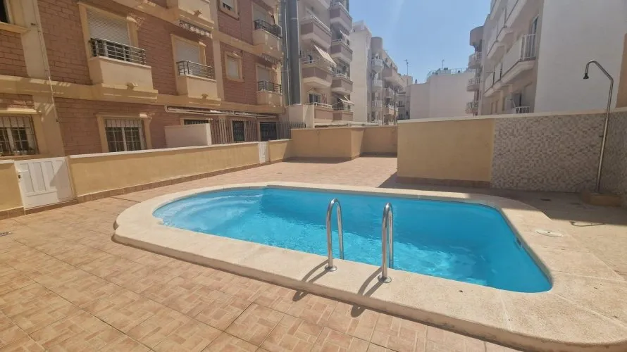 Apartment de 2 chambres à Torrevieja, Espagne No. 400 № 15