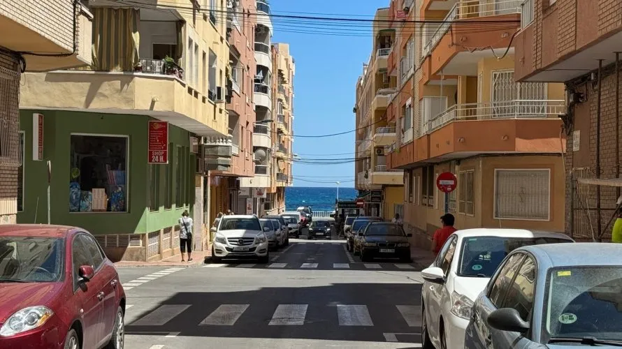 Commercial property de 261m² à Torrevieja, Espagne No. 386 № 1