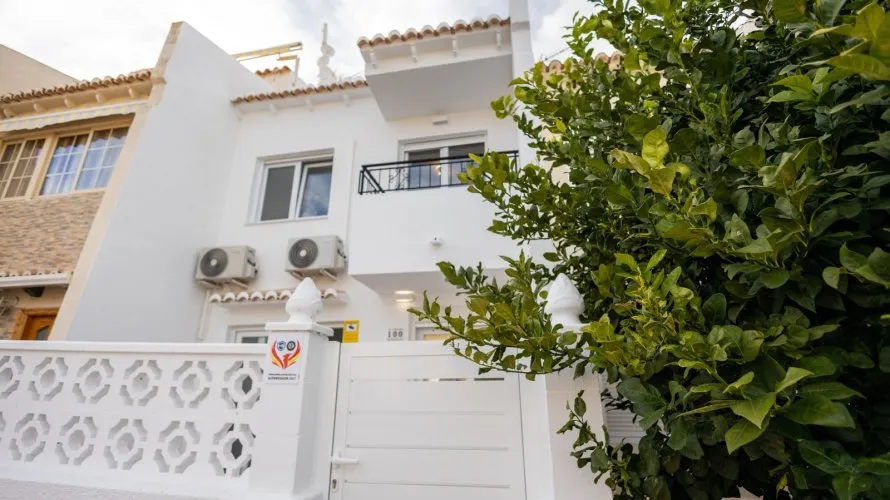 House de 78m² à Torrevieja, Espagne No. 352 № 2