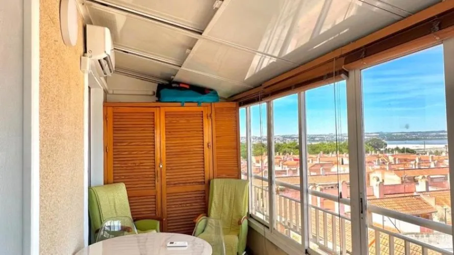 Apartment de 2 chambres à Torrevieja, Espagne No. 526 № 2