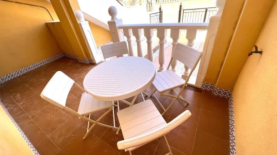 Bungalow de 2 chambres à Torrevieja, Espagne No. 425 № 1