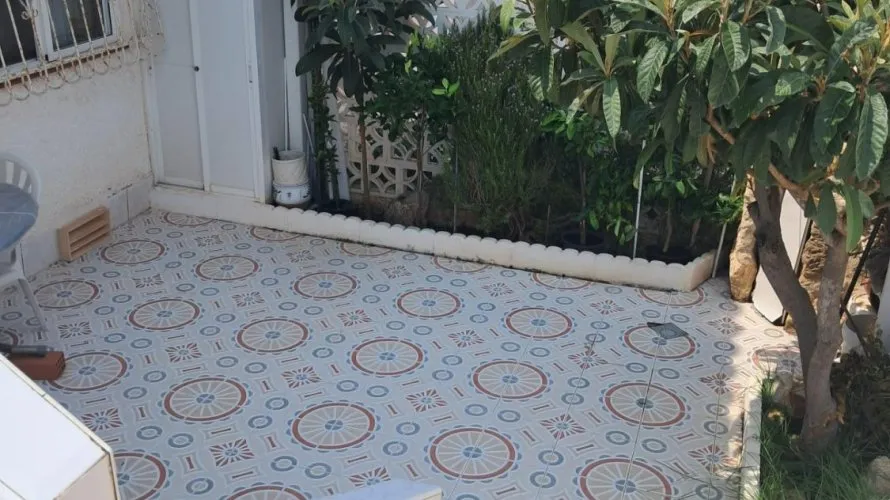Bungalow de 2 chambres à Torrevieja, Espagne No. 405