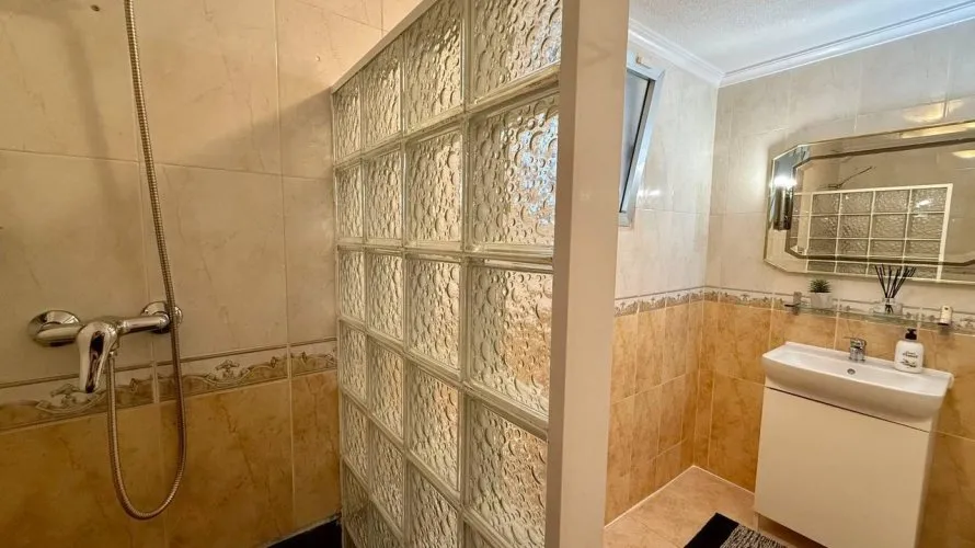 Apartment de 2 chambres à Torrevieja, Espagne No. 375 № 1
