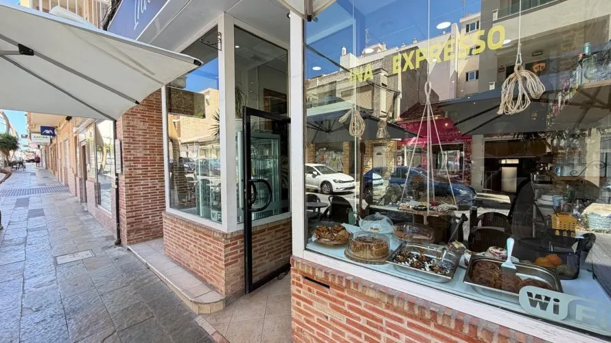 Commercial property de 150m² à Torrevieja, Espagne No. 524 № 28