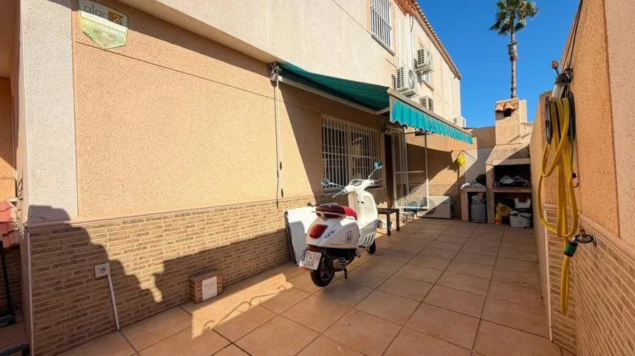 House de 3 chambres à Torrevieja, Espagne No. 360 № 20
