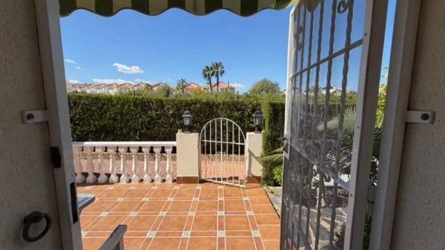 Bungalow de 1 chambre à Torrevieja, Espagne No. 466 № 9