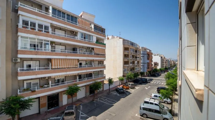 Apartment de 2 chambres à Torrevieja, Espagne No. 394 № 2