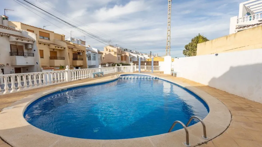 House de 78m² à Torrevieja, Espagne No. 352 № 1