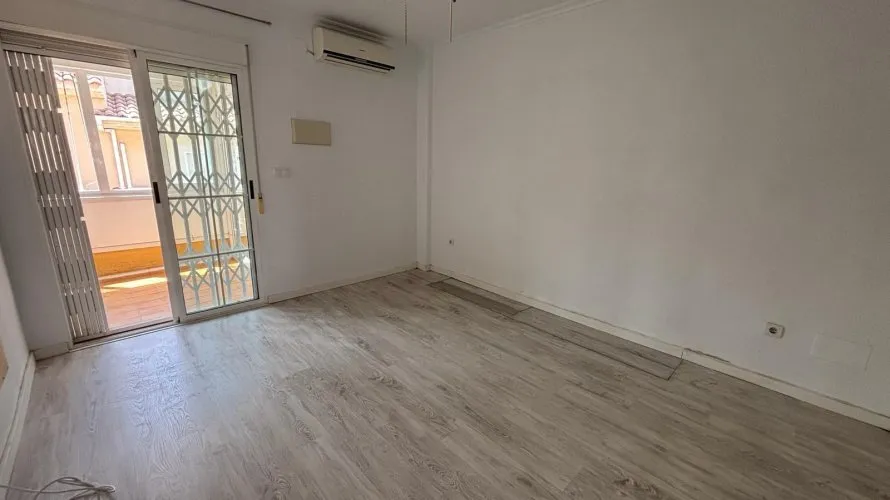Bungalow de 1 chambre à Torrevieja, Espagne No. 493 № 1