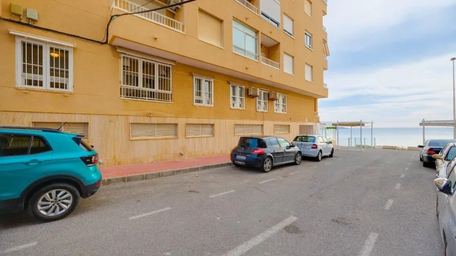 Apartment de 2 chambres à Torrevieja, Espagne No. 462 № 1