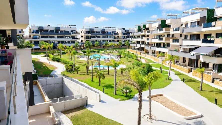 Apartment de 3 chambres à Torrevieja, Espagne No. 594 № 4