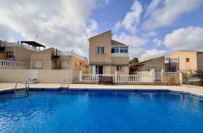 House de 4 chambres à Torrevieja, Espagne No. 591