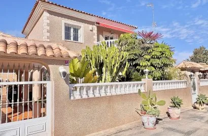 Villa de 2 chambres à Torrevieja, Espagne No. 605