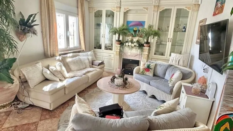 Villa de 2 chambres à Torrevieja, Espagne No. 605 № 1